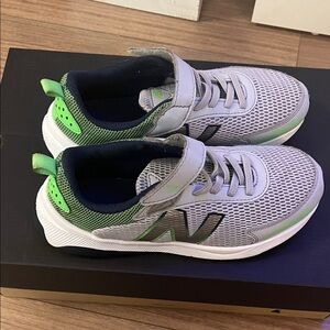 New balance running shoe —-Us size 2